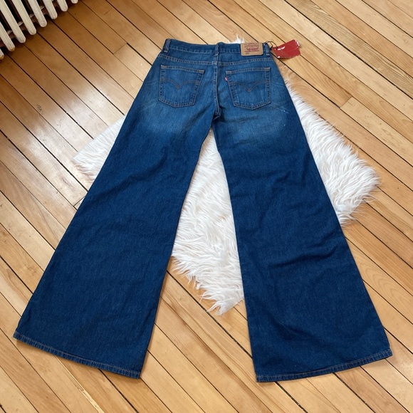NWT Levi’s Vintage 685 Super Wide Leg Jeans, Size 28 - Picture 3 of 14